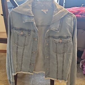Cropped Blue Jean Jacket with Classic Collar And Hood, Snap Up Buttons